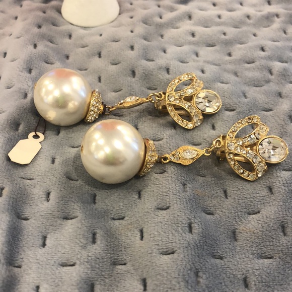 Vintage Statement Austrian Crystal with Round Pearl Drop-Clip ons, Boutique - Picture 5 of 5